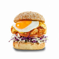 Сэндвич с курой и жареным яйцом