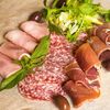 Фото к позиции меню Ассорти из итальянских мясных деликатесов