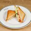 Фото к позиции меню Клаб сэндвич с запечённым лососем