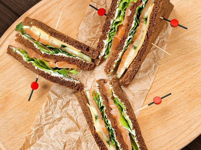 Клаб-сэндвич с лососем