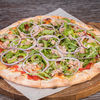 Фото к позиции меню Пицца с тунцом и рукколой