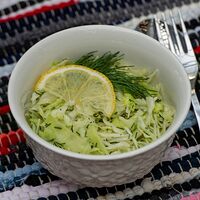 Салат из свежей капусты с лимоном
