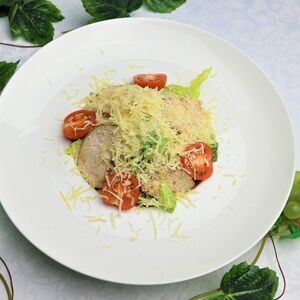 Салат Цезарь с куриной грудкой