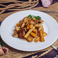 Картофель, жаренный с белыми грибами