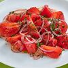 Фото к позиции меню Салат из томатов с луком и ароматным маслом