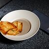 Фото к позиции меню Грибной крем суп с трюфельным маслом и картофельными чипсами