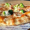 Фото к позиции меню Пицца с цыплёнком и брокколи