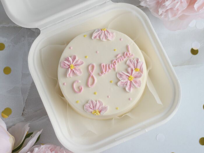 Бенто-торт белый с цветами С 8 марта