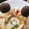 Фото к позиции меню Фалафель израильский с хумусом и тахини на тарелке