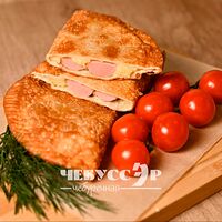 Чебуссэр с картофелем и сосиской