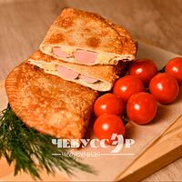 Чебуссэр с картофелем и сосиской