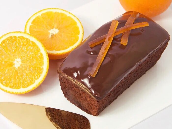 Niqa patisserie. Кекс с апельсином и шоколадом. Шоколад с апельсином. Шоколад с апельсиновой цедрой. Шоколад с апельсиновым джемом.