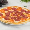Фото к позиции меню Пицца Салями и томаты
