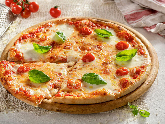 Пицца Маргарита Гурмэ 40 см, на тонком тесте