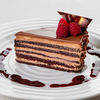 Фото к позиции меню Шоколадный торт Baileys с черничным соусом