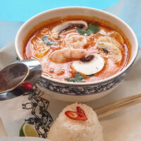 Суп Том Ям с морепродуктами и рисом