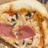 Фото к позиции меню Пицца с ветчиной и грибами 40*20 см