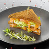 Фото к позиции меню Сэндвич с лососем и сливочным сыром