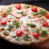 Фото к позиции меню Пицца с форелью и крем-сыром