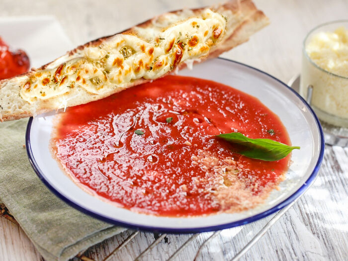 Суп томатный с тостом