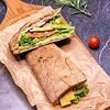 Фото к позиции меню Сэндвич с овощами и творожным сыром