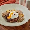 Фото к позиции меню Бифштекс из говядины с яйцом пашот и картофелем бэби