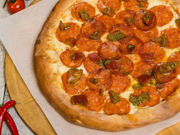 Пицца Пеперони с томатами