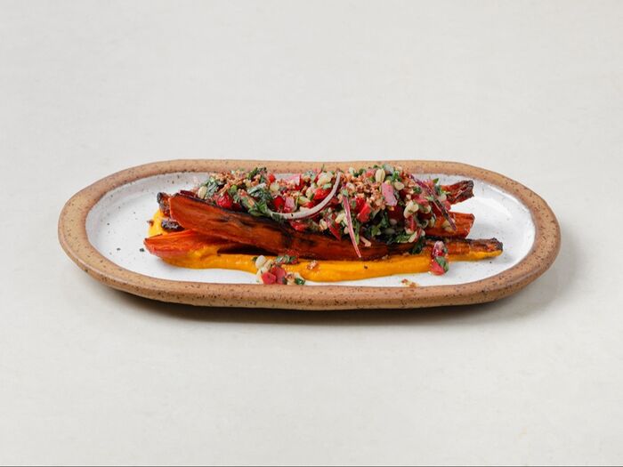 Запеченная морковь, салат из булгура