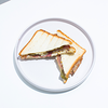 Фото к позиции меню Сэндвич с беконом и моцареллой