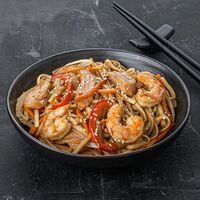 Wok c курицей и креветкой mini