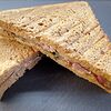 Фото к позиции меню Сэндвич с ростбифом на зерновом хлебе
