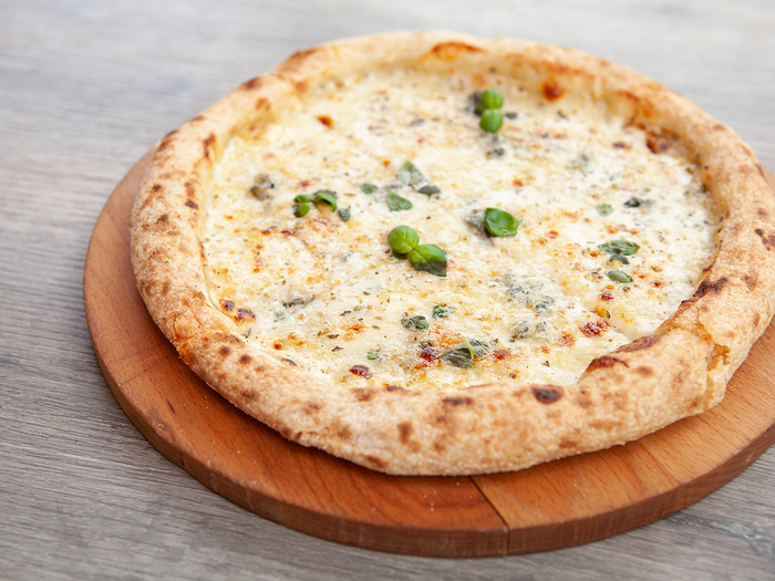 Неаполитанская пицца Сорок четыре сыра
