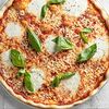 Фото к позиции меню Пицца с сыром моцарелла и помидорами