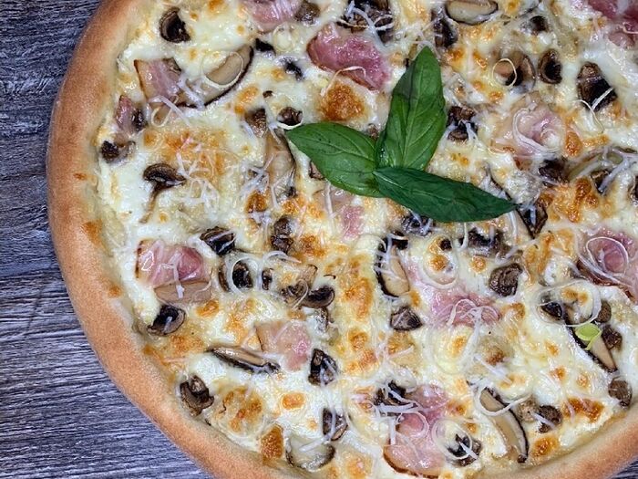 Пицца Фунги с белыми грибами 32см на белом чесночном соусе