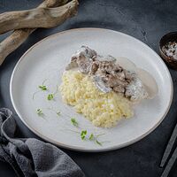 Бефстроганов с пастой orzo