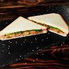 Фото к позиции меню Сэндвич с жареным лососем терияки