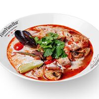 Tom Yum с морепродуктами и доброй порцией пропаренного риса