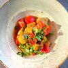Фото к позиции меню Постный тёплый салат с хрустящими баклажанами и томатами