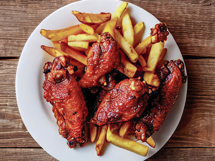 Zedlander spice wings with fries