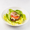 Фото к позиции меню Бургер с соусом из белых грибов на листьях романо