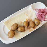 Картофель бейби на мангале с чесночным маслом
