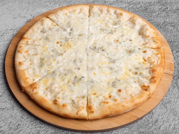 Пицца Четыре сыра со сливочным соусом
