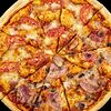 Фото к позиции меню Пицца большая Капрезе и пастрами 2 вкуса