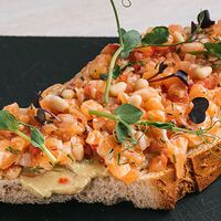 Брускетта с лососем. Bruschetta with salmon