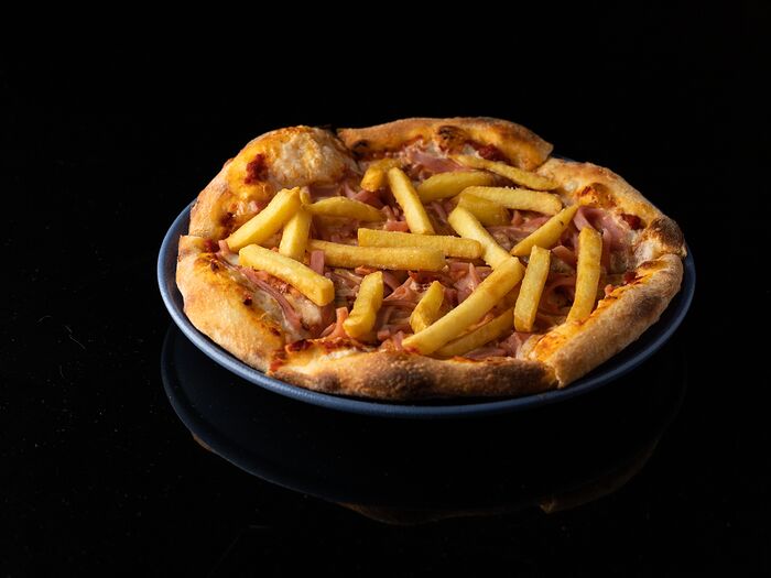 Мини-пицца с ветчиной и картофелем фри