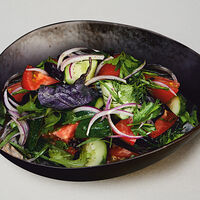 Салат овощной с травами