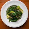 Фото к позиции меню Зелёный салат с авокадо и кунжутом