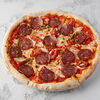 Фото к позиции меню Пицца с салями, перцем халапеньо и запеченными томатами