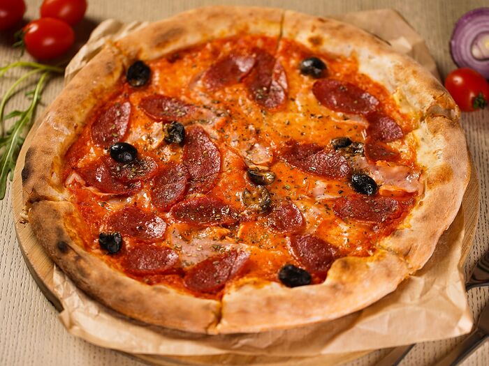Пицца Салями неаполитанская