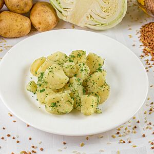 Картофель отварной с маслом и зеленью